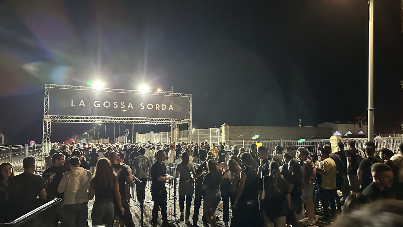 Arco de entrada al concierto de despedida de La Gossa Sorda en Pego