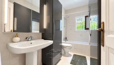 Baño moderno y equipado