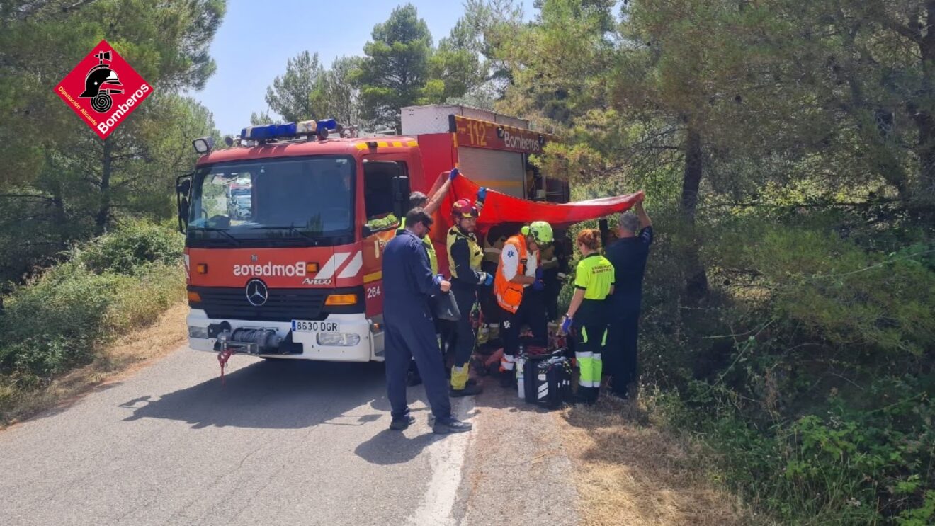 Bomberos interviene en un accidente rural | Foto de archivo