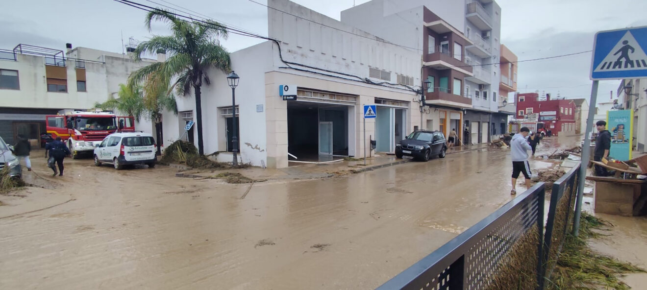 Calle Mestre Vicent en Els Poblets la tarde del lunes 19 de octubre