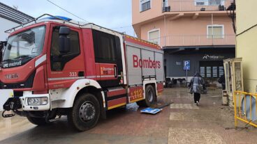 Camión del Consorcio Provincial de Bomberos de Alicante tras las fuertes lluvias