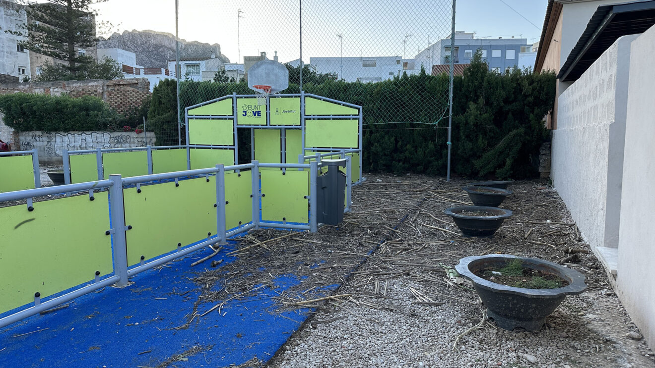 Cancha del Punt Jove tras la DANA Adam en El Verger
