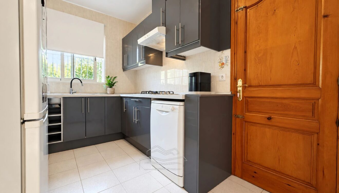 Cocina moderna y equipada