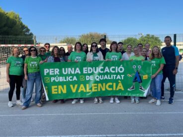 Concentración de docentes en la Marina Alta por la educación pública