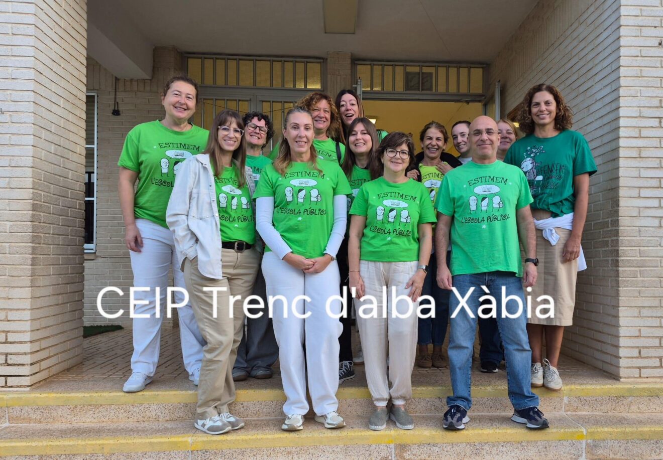 Concentración del profesorado del CEIP Trenc d'Alba Xàbia