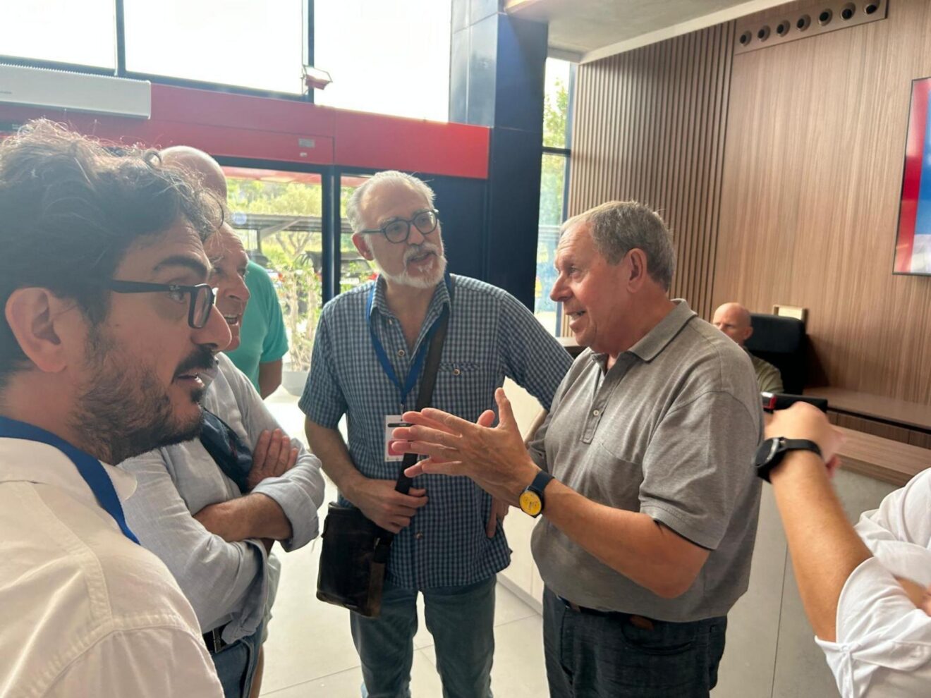 Conversación entre miembros de las delegaciones de Pedreguer y Orte