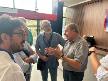 Conversación entre miembros de las delegaciones de Pedreguer y Orte