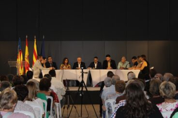 La corporación municipal de Ondara durante el acto de nombramiento de Ximo Silvestre como Hijo Adoptivo