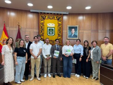 Foto de familia de las delegaciones de Calp y Neuilly-sur-Marne