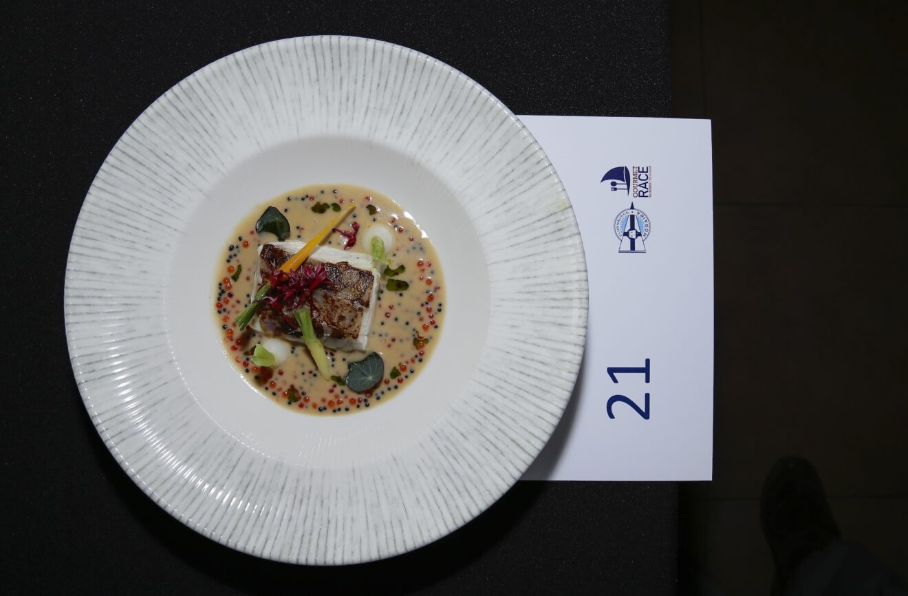 Detalle de una de las creaciones presentadas a concurso, con la lubina como base principal de la propuesta gastronómica