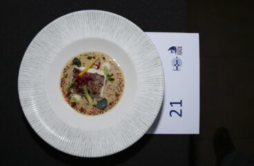Detalle de una de las creaciones presentadas a concurso, con la lubina como base principal de la propuesta gastronómica