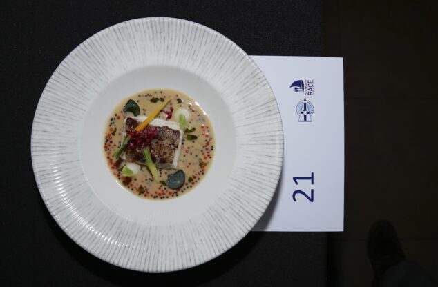 Imagen: Detalle de una de las creaciones presentadas a concurso, con la lubina como base principal de la propuesta gastronómica