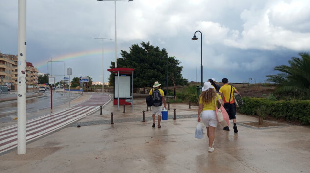 Cambio importante en la previsión: AEMET activa otro aviso naranja este sábado en la Marina Alta 1 Imagen: Día de lluvia en Dénia (archivo)