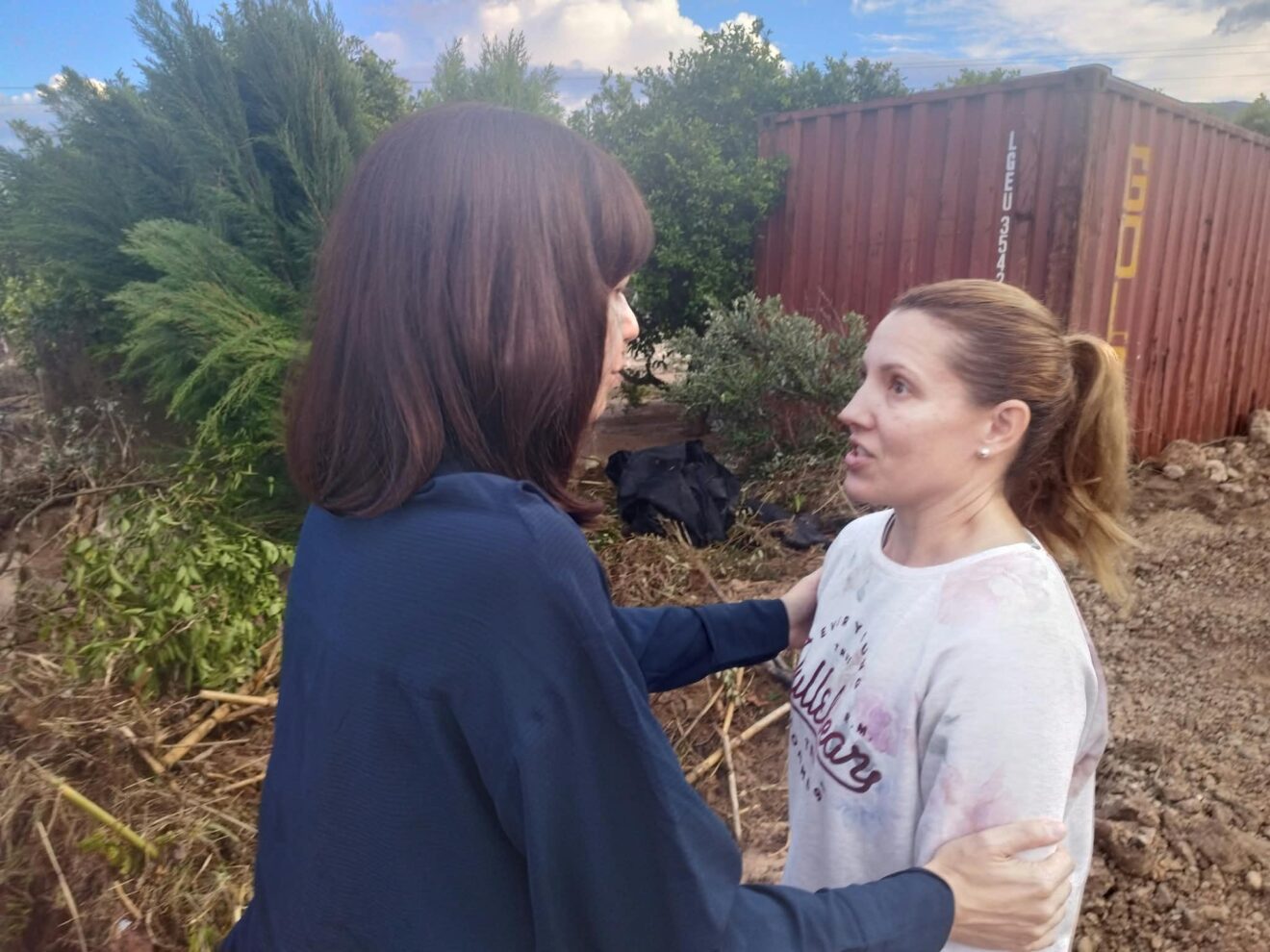 Visita de Diana Morant a las zonas afectadas de Pego