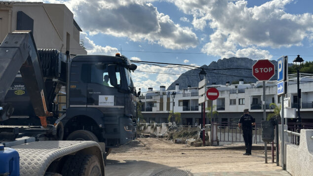 Els Poblets intenta levantarse tras la riada: «Los vecinos están desesperados, con angustia y con la sensación de que esto volverá a repetirse» 54 els poblets 20 octubre 2026 tras la dana 51