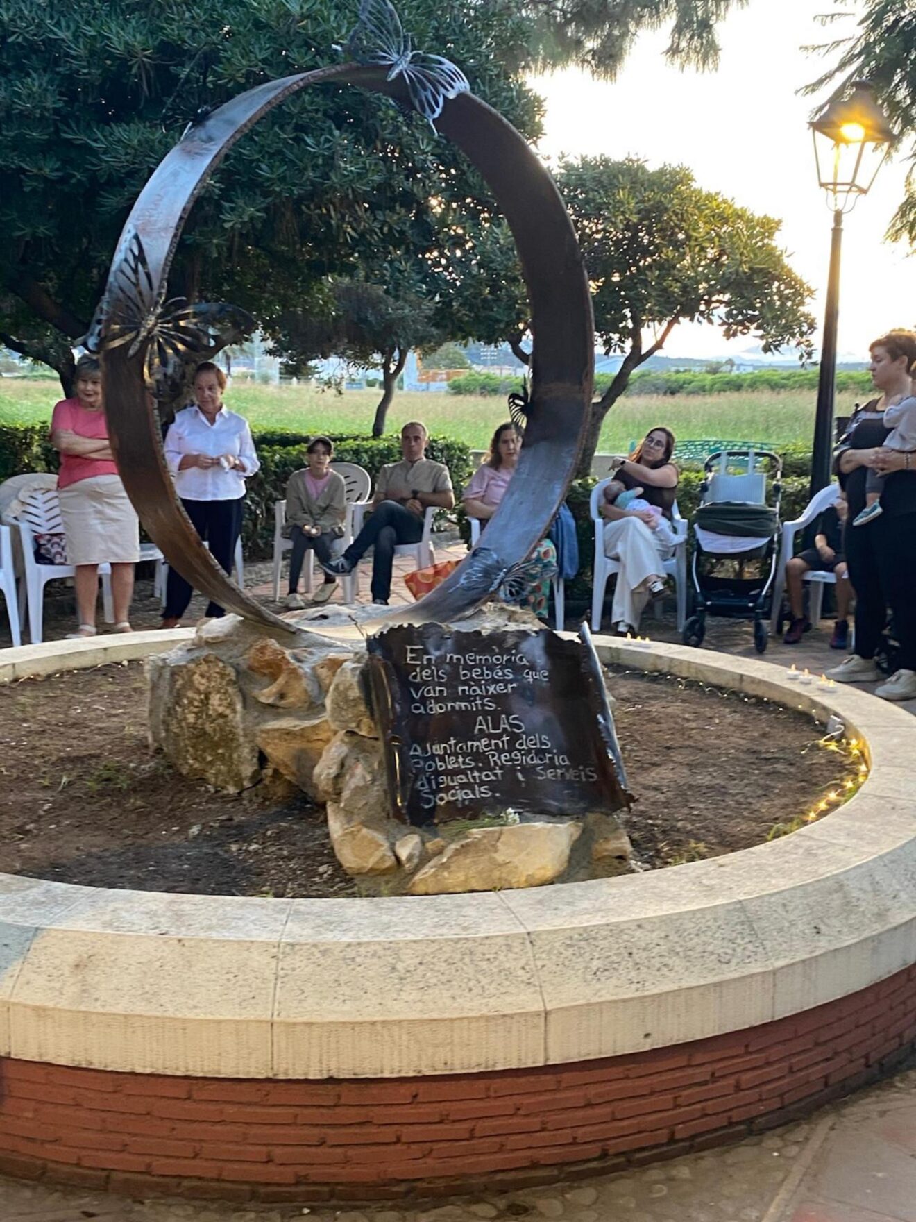 Escultura conmemorativa en Els Poblets