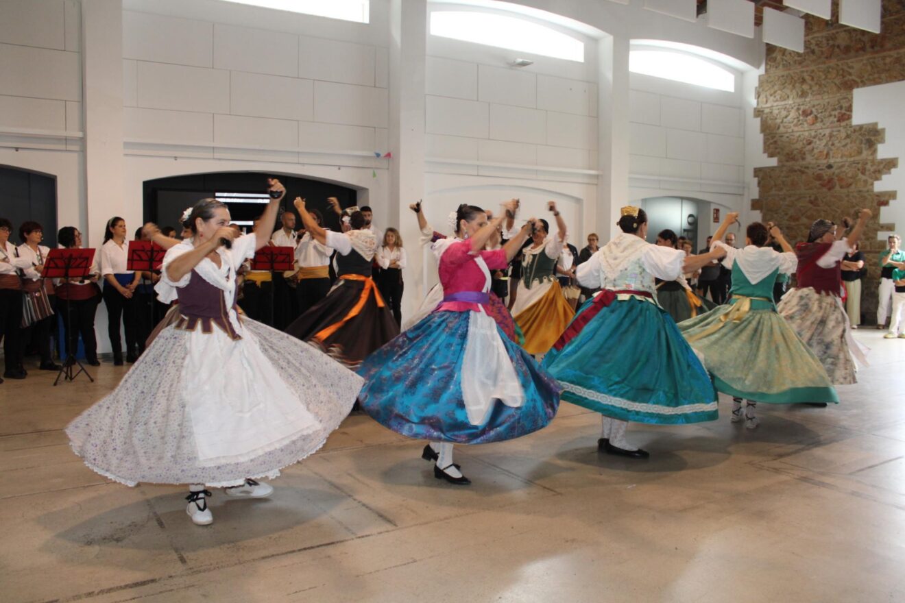 Actuació del Grup de Danses d'Ondara pel 9 d'Octubre