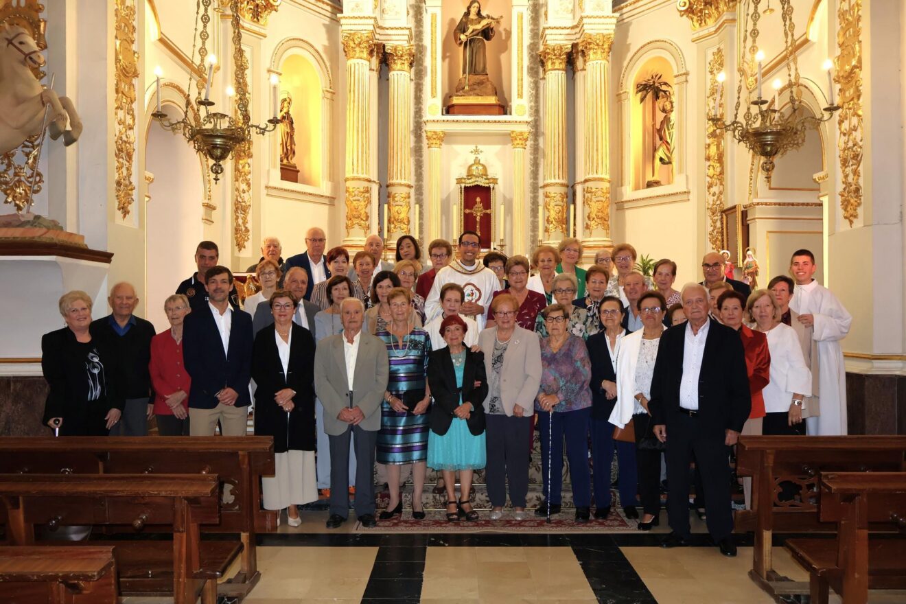 Participantes de la Semana Cultural del Mayor en la iglesia de Benitatxell