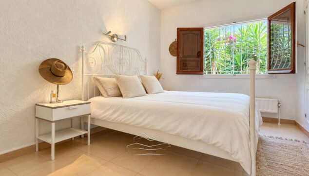 Una villa en Xàbia con piscina y 1.140 m² de parcela por 598.000 € 8 habitacion doble amplia