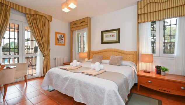 A 500 metros de El Portet: una villa para ocho con piscina 5 habitacion luminosa con acceso al exterior