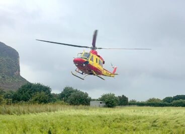 helicoptero en el momento del rescate