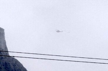 Helicóptero en mitad del rescate