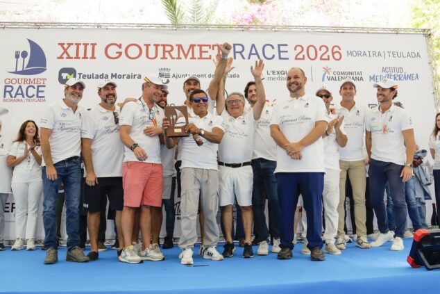 Imagen: Imagen de la concurrida entrega de trofeos de la XIII Gourmet Race en Teulada-Moraira, con los ganadores sobre el escenario