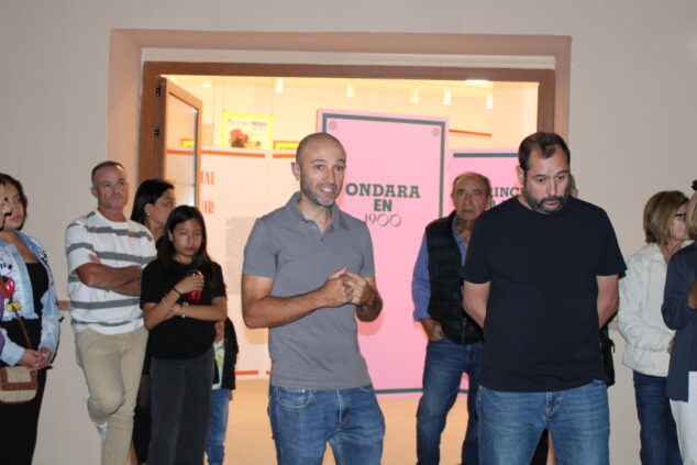 Imagen: Inauguración del Museo de la Plaza de Toros de Ondara con un orador y público.