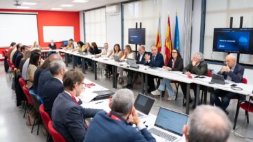 El conseller Juan Carlos Valderrama preside la reunión de la comisión interdepartamental de postemergencia con representantes del gobierno valenciano.