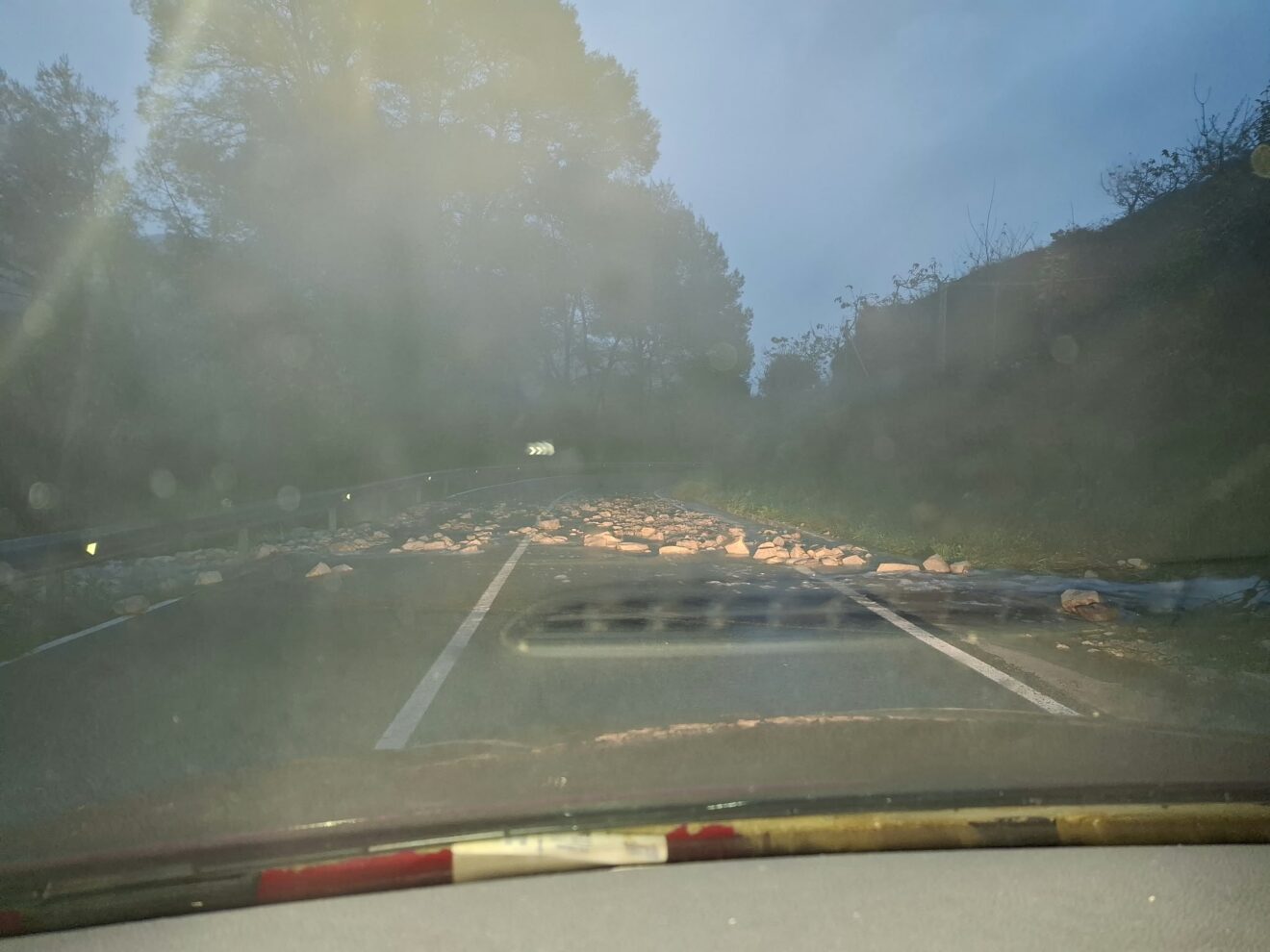 La lluvia provoca cortes de carreteras en dirección a Pego