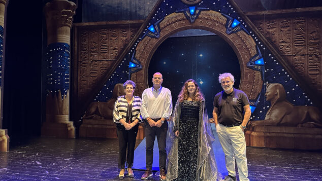 Imagen: Maite Serrat, Raúl Llobell, Luis Miguel Lainz y Albane Liger-Belair durante la presentación de 'La flauta mágica' en el Auditori Teulada Moraira