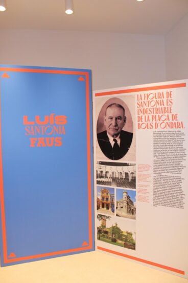 Panel dedicado al arquitecto Luis Santonja en el nuevo Museo de la Plaza de Toros de Ondara
