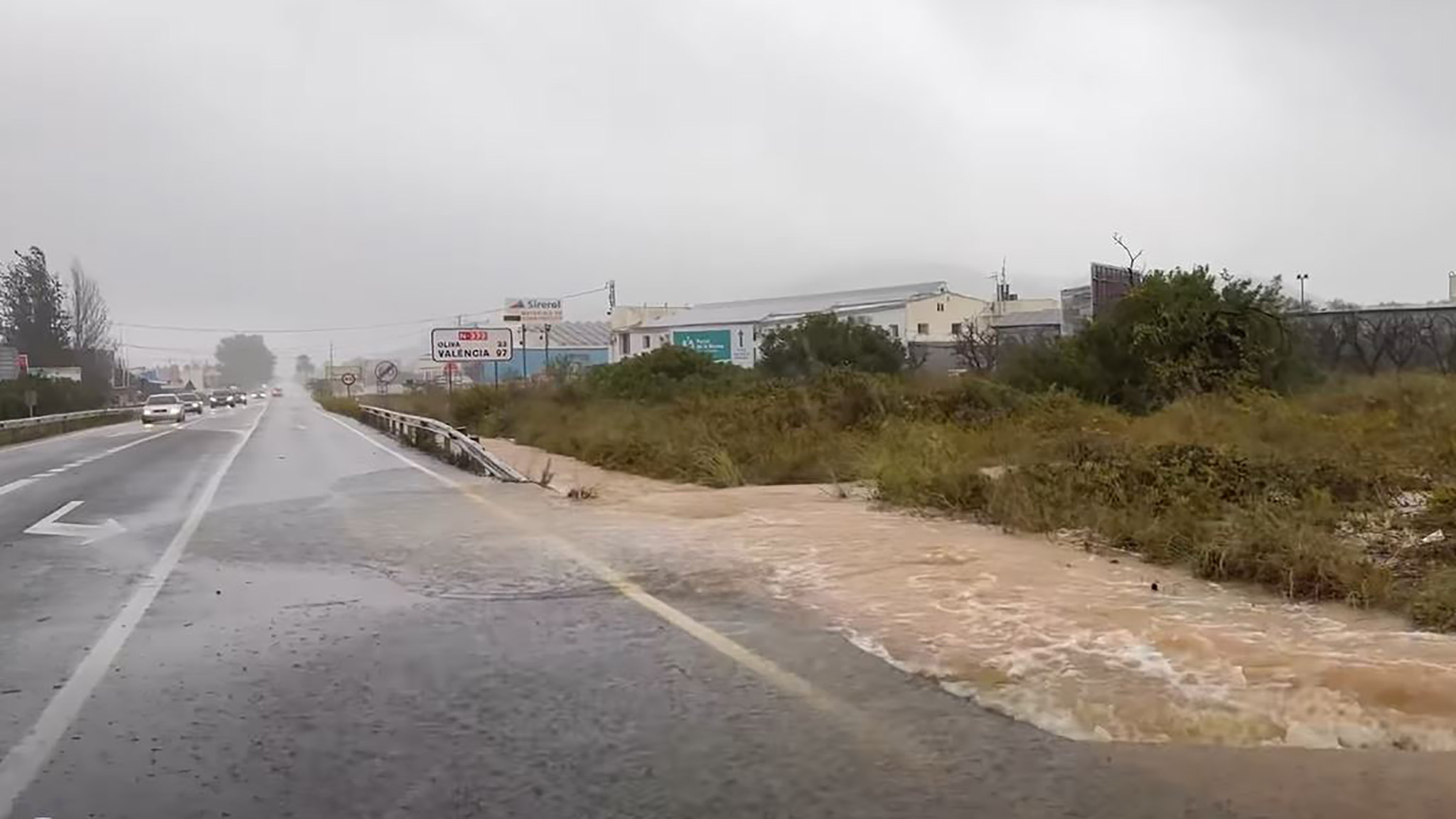 n 332 durante este domingo en alerta roja imagenes de proteccion civil de gata pedreguer