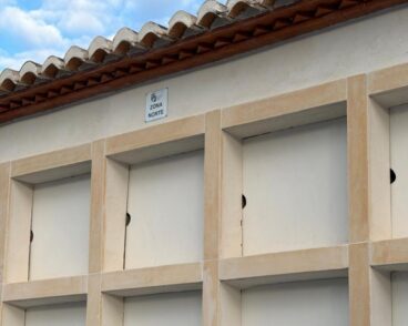 Nichos del cementerio de Benitatxell con nueva señalización
