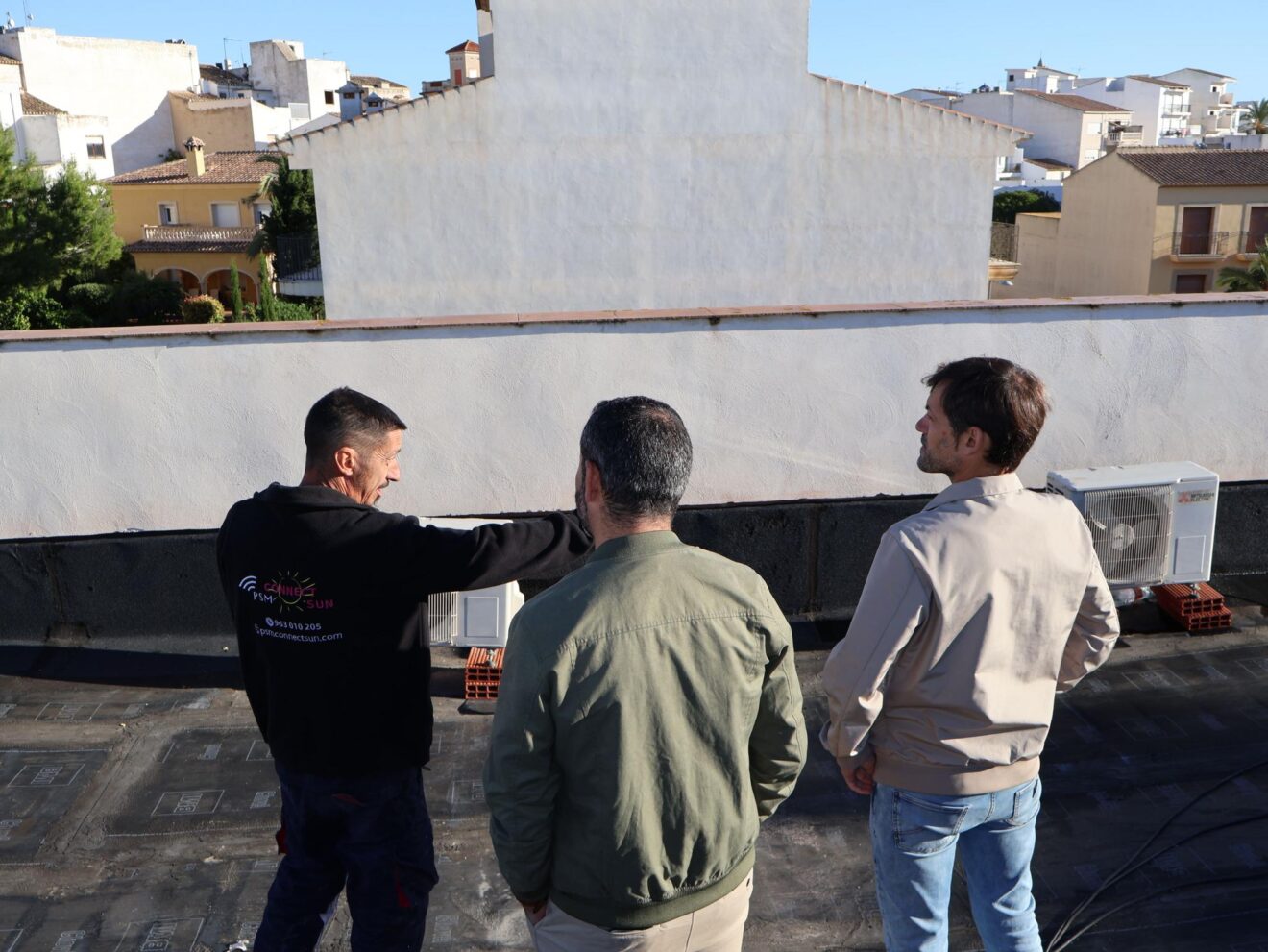 Obras de mejora en la cubierta del Centro de Salud de Benitatxell