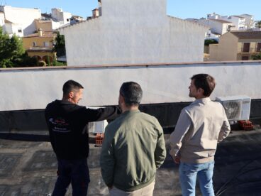 Obras de mejora en la cubierta del Centro de Salud de Benitatxell