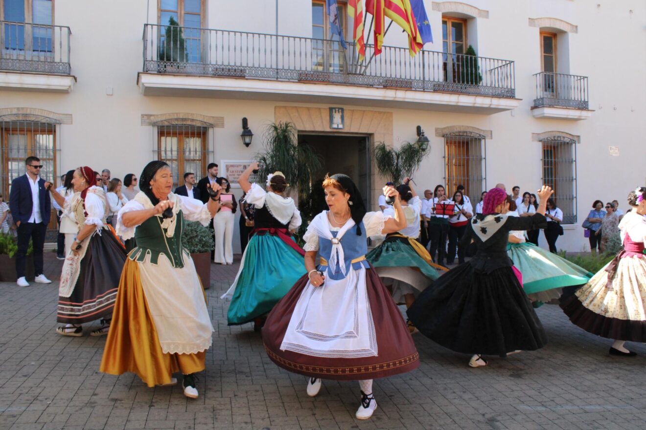Bailes tradicionales durante la celebración del 9 d'Octubre en Ondara