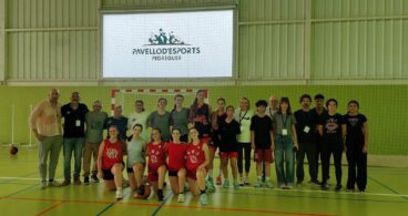 Foto de grupo de los participantes del proyecto EQUAL en el pabellón de Pedreguer.