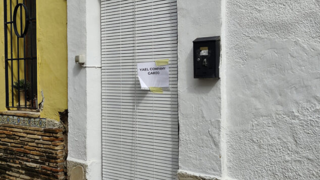 Els Poblets improvisa al ritmo del cielo: los artistas de Persianes amb Art 2026 desafían al tiempo y se lanzan a las calles 14 persianes amb art 2026 en els poblets 11