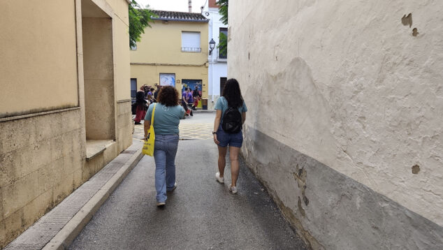 Els Poblets improvisa al ritmo del cielo: los artistas de Persianes amb Art 2026 desafían al tiempo y se lanzan a las calles 15 persianes amb art 2026 en els poblets 12