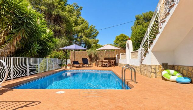 Una villa en Xàbia con piscina y 1.140 m² de parcela por 598.000 € 13 piscina privada