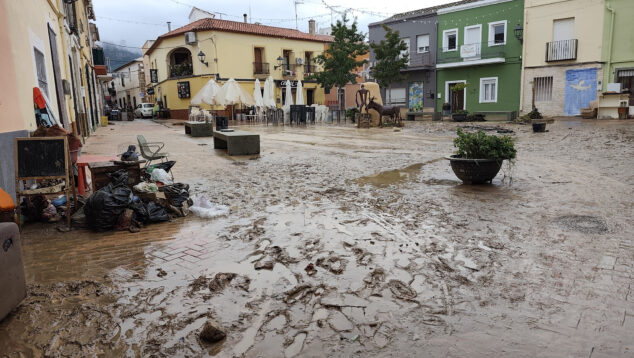 Imagen: Plaça del Castell de Els Poblets la tarde del lunes 19 de octubre