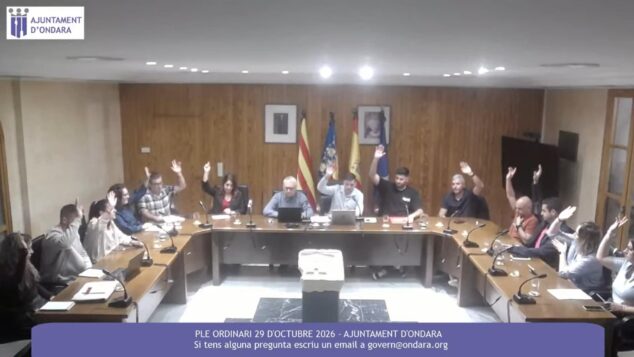 Unanimidad en Ondara para reconocer la labor de la familia Sendra Ginestar en su museo taurino 2 Imagen: Vista general de la sesión plenaria del Ayuntamiento de Ondara durante una votación a mano alzada.