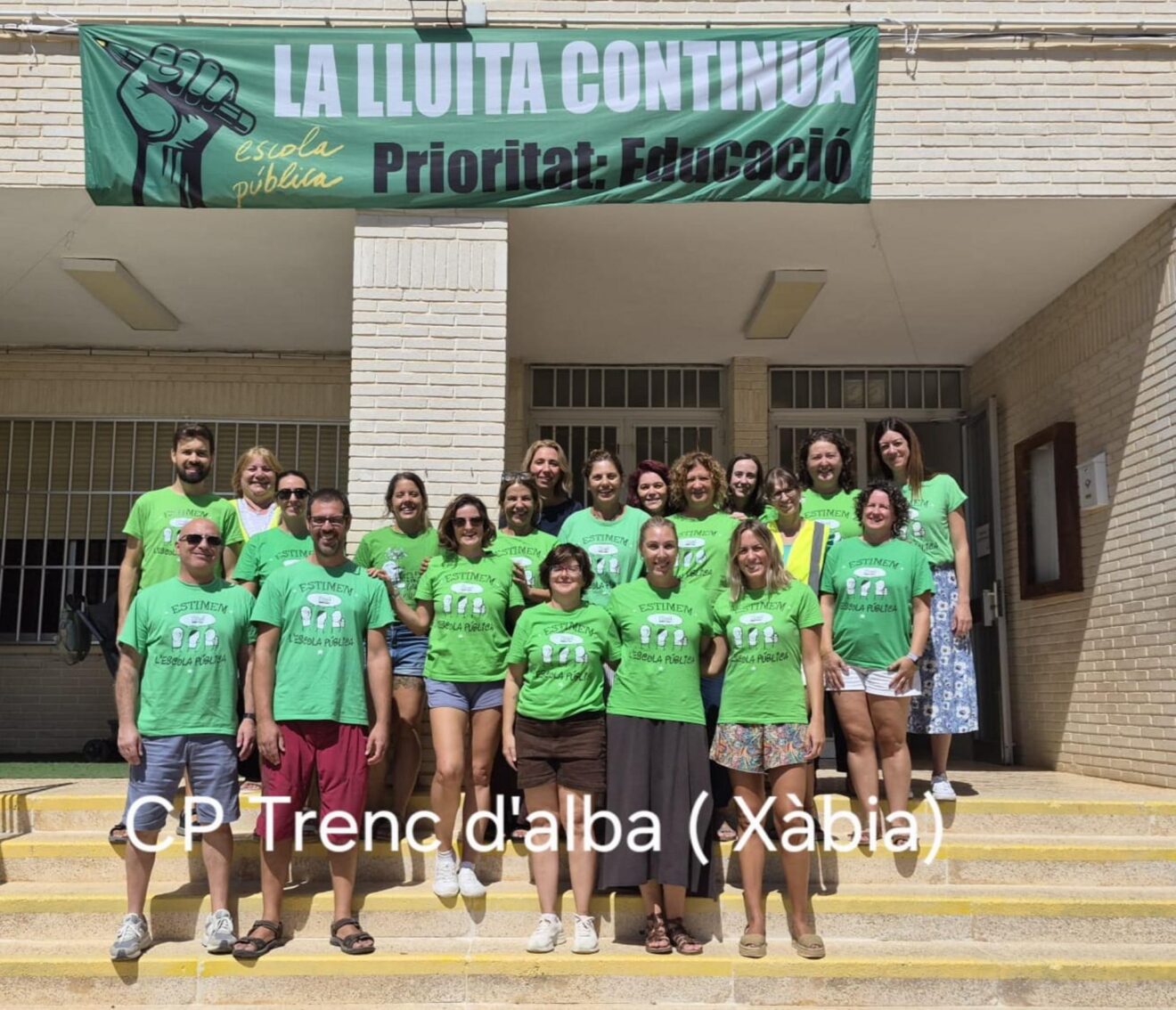 Docentes del CP Trenc d'Alba en Xàbia por la escuela pública