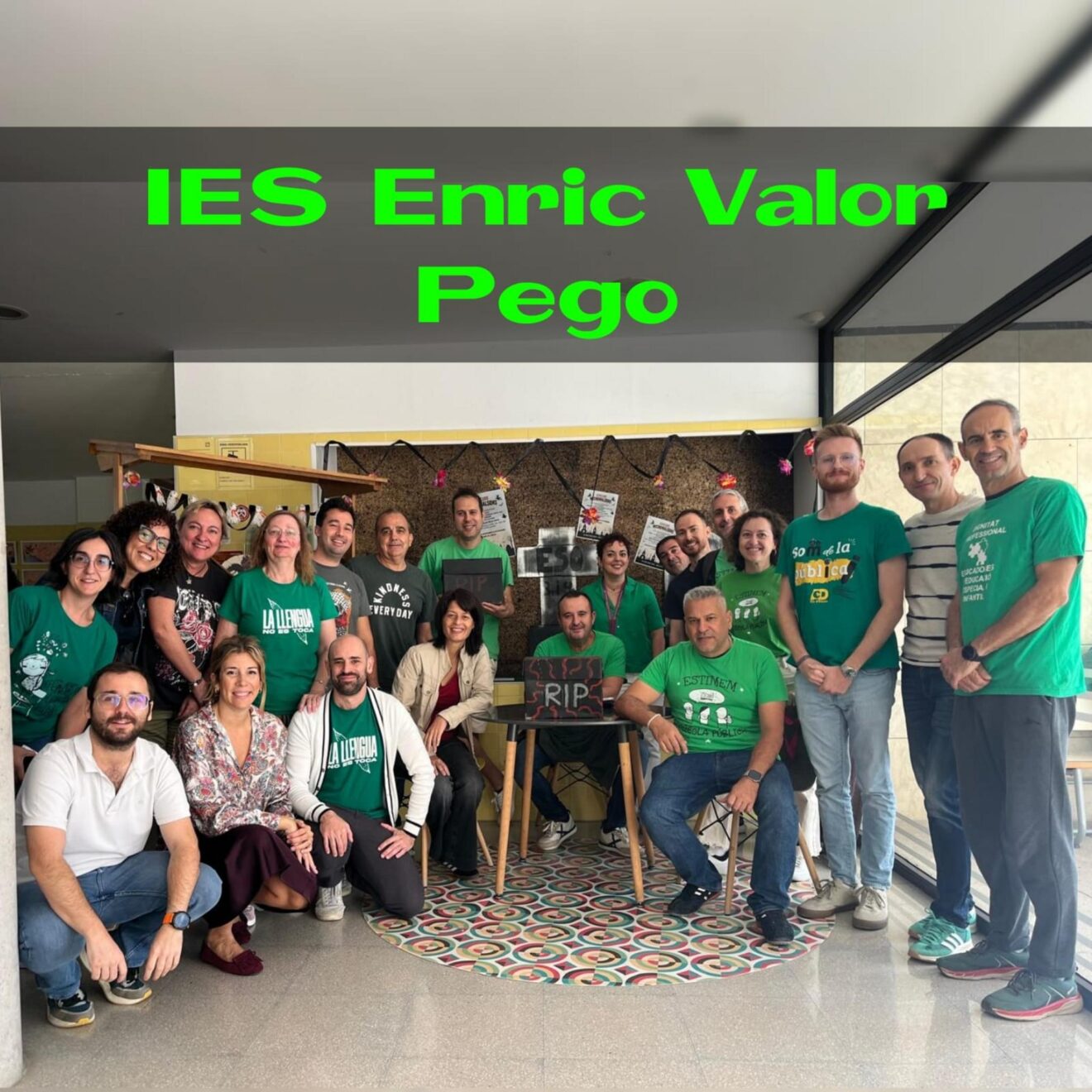 Concentración del profesorado del IES Enric Valor de Pego