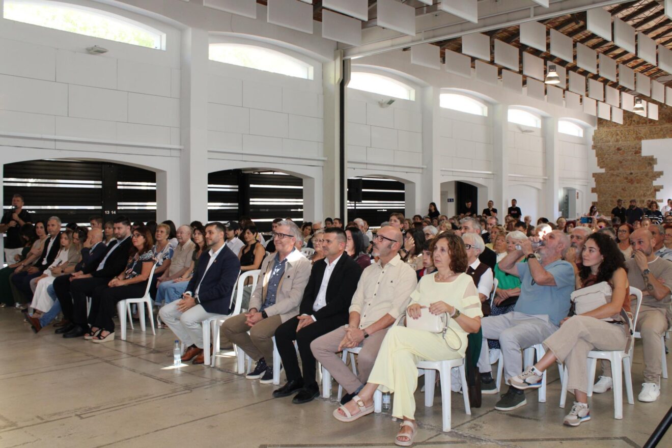 Asistentes al acto del 9 d'Octubre en El Prado de Ondara