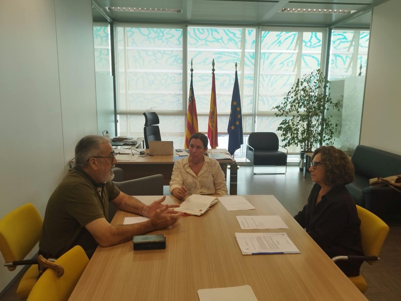 Reunió a València entre representants de l'Ajuntament de Pego i la Generalitat sobre el CEAM i la residència de majors.