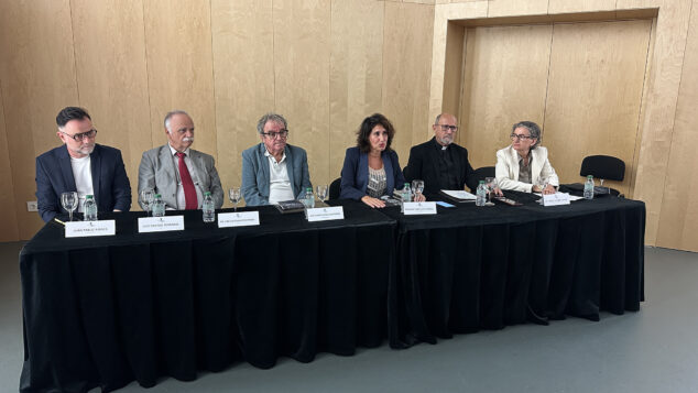Imagen: Rueda de prensa previa a la gala del III Premio Internacional a la Educación Vicent Berenguer