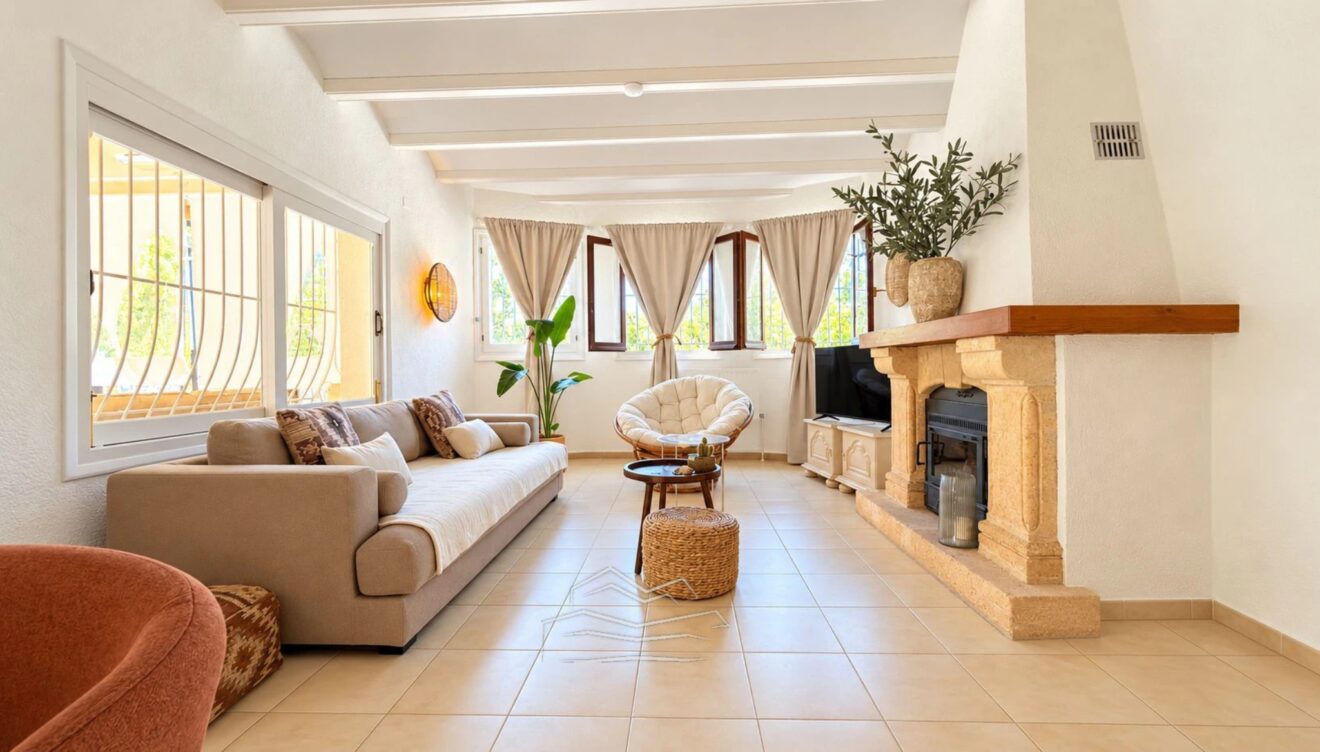 Salón con chimenea