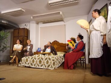 Representación teatral durante la Semana Cultural del Mayor